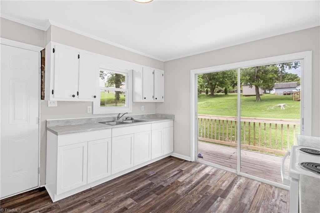 305 Short Ave - Photo 4 of 24