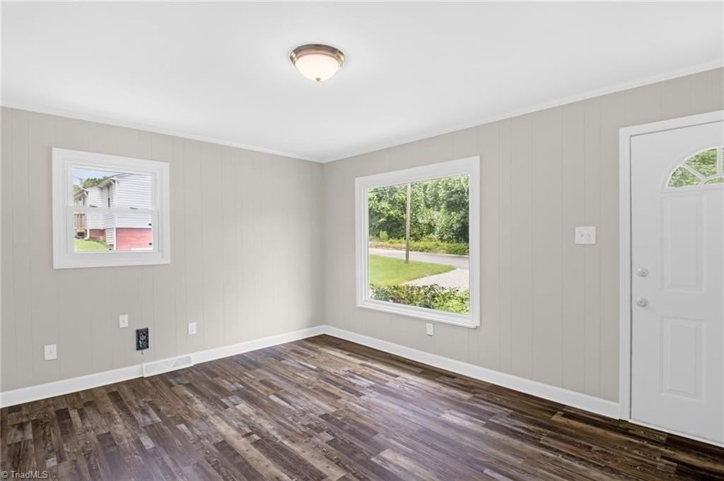 305 Short Ave - Photo 6 of 24