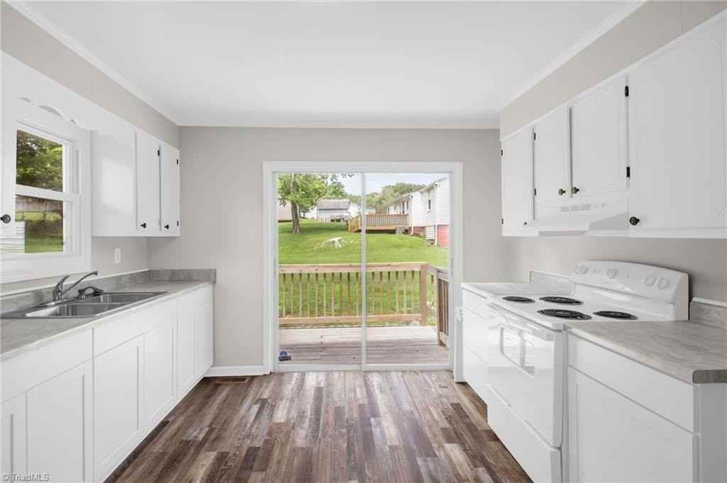 305 Short Ave - Photo 7 of 24