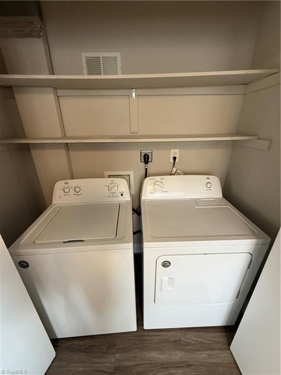 2046 Queen St - Photo 3 of 15