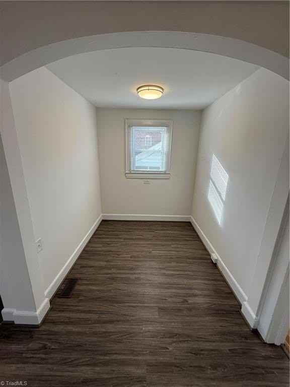 2046 Queen St - Photo 4 of 15