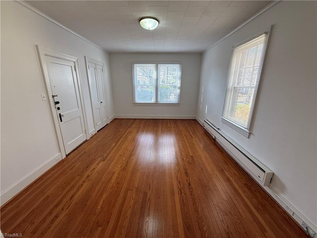 647 Irving St #1 - Photo 3 of 8