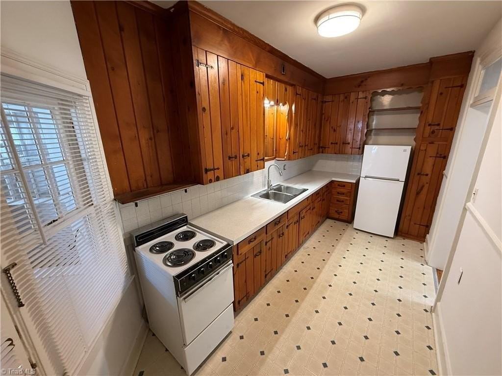 647 Irving St #1 - Photo 5 of 8