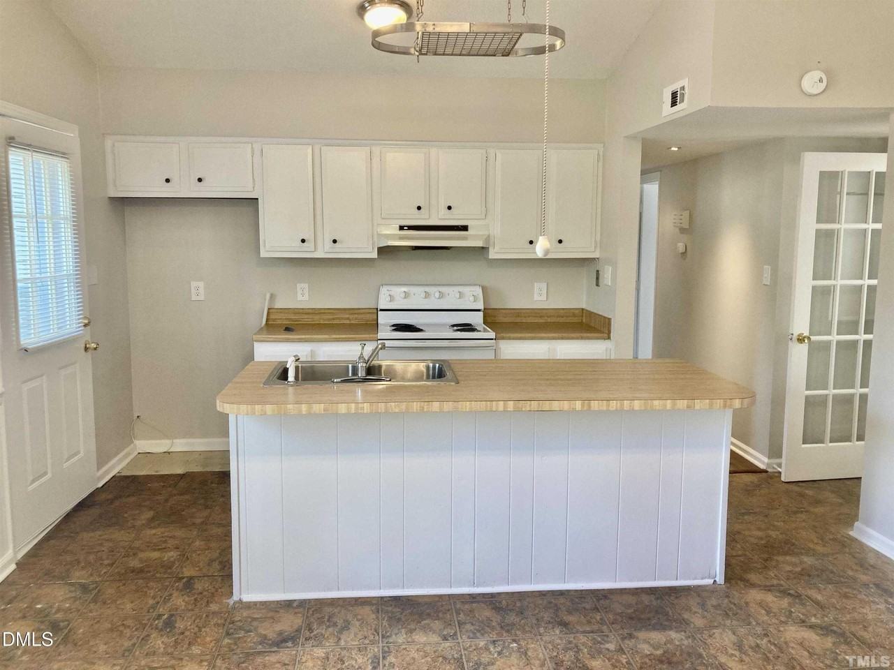 104 Castill Place - Photo 3 of 11