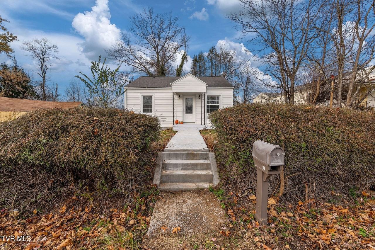 11 Birch St - Photo 3 of 34