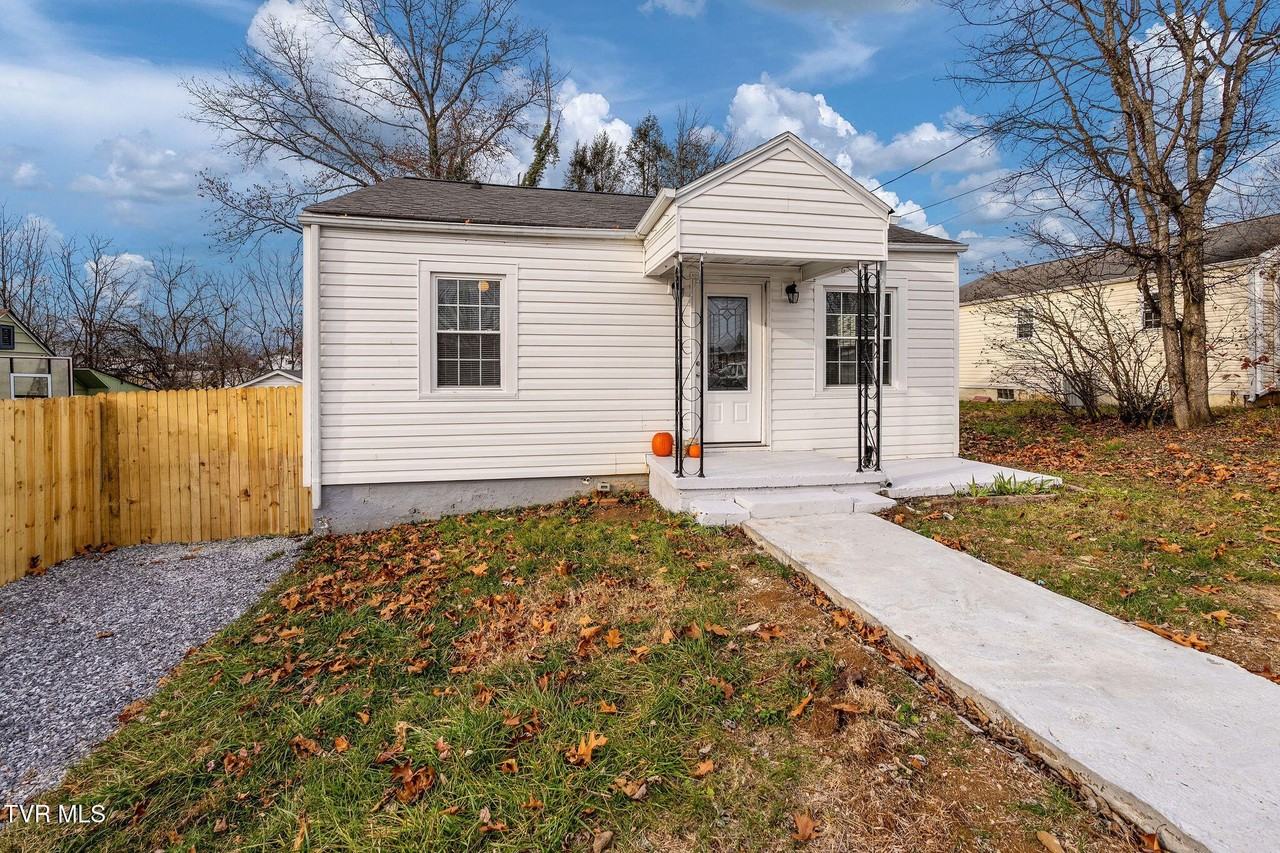 11 Birch St - Photo 4 of 34