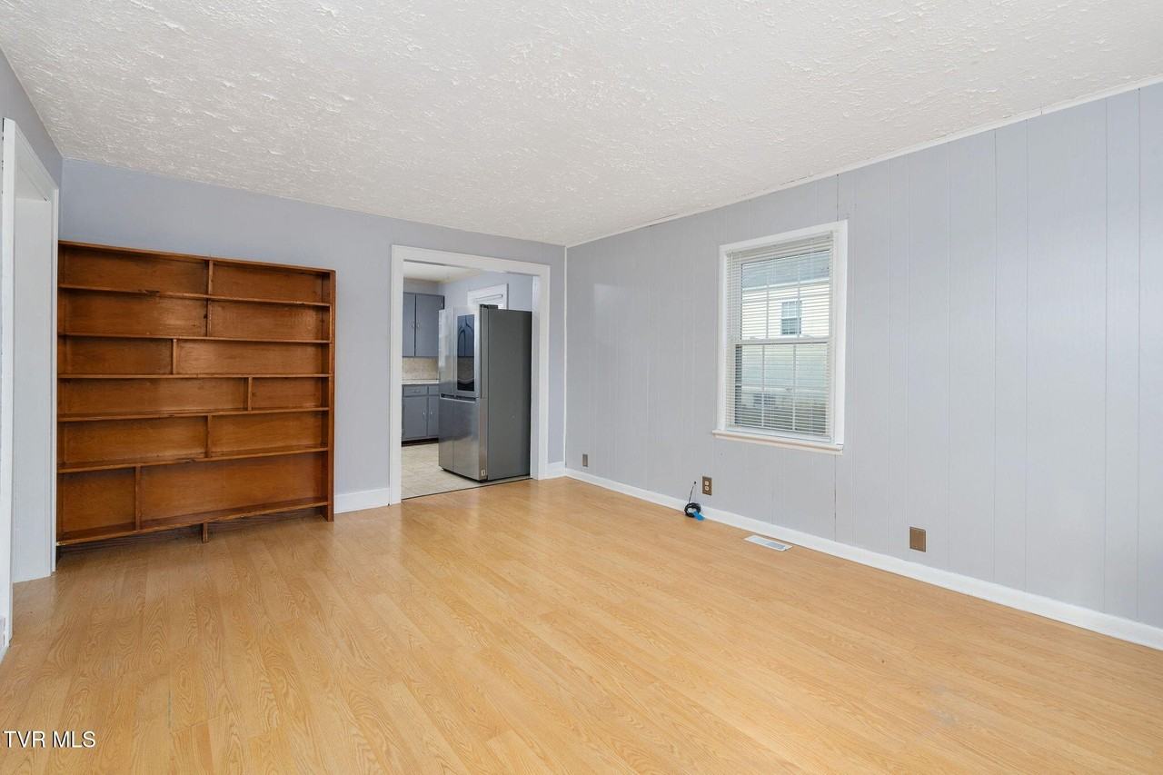 11 Birch St - Photo 6 of 34