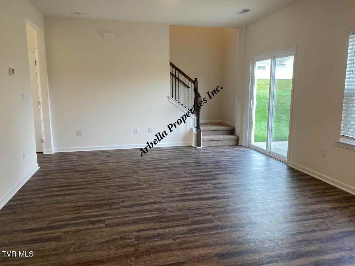 424 Quiver St - Photo 7 of 21