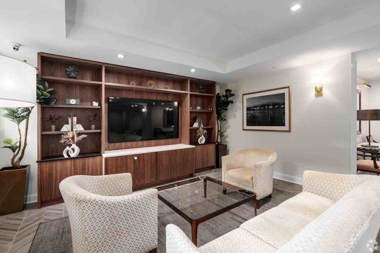 Westminster Arch Apartments - Photo 4 of 25