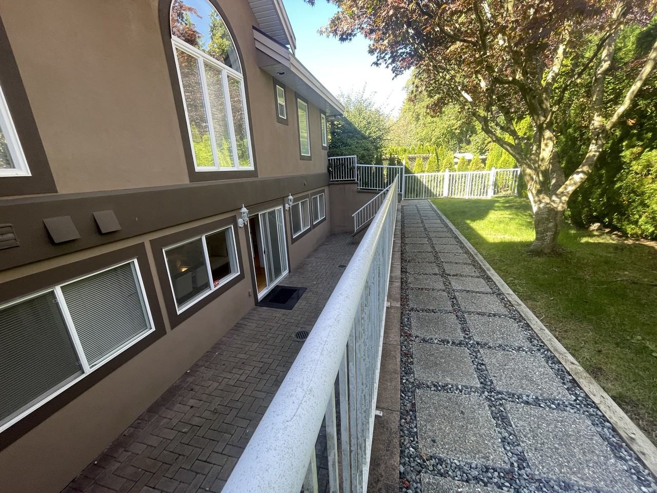 2305 139a St #1 - Photo 3 of 17