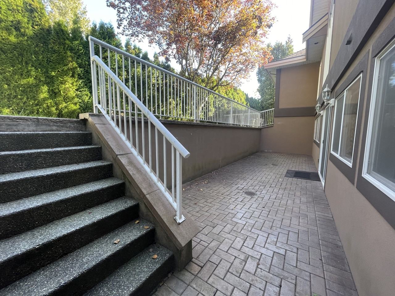 2305 139a St #1 - Photo 5 of 17