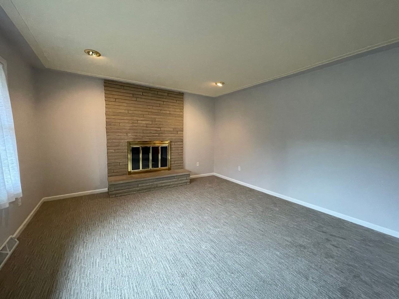 7723 Yorktown Street - Photo 3 of 20