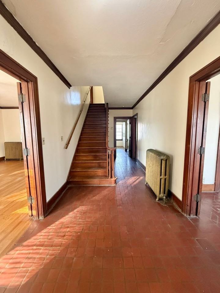 1424 F Street - Photo 3 of 31