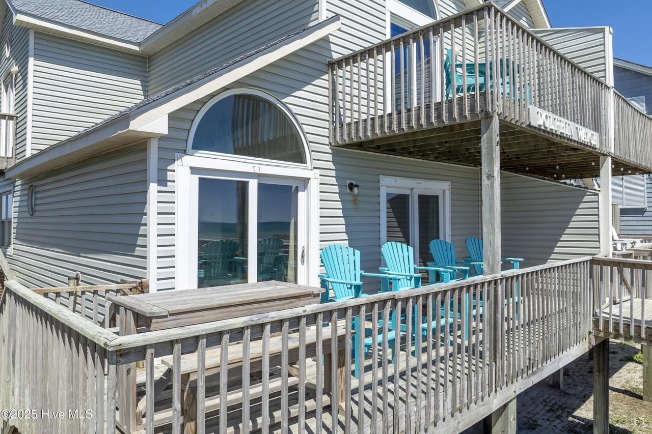 3994 Island Dr - Photo 5 of 44