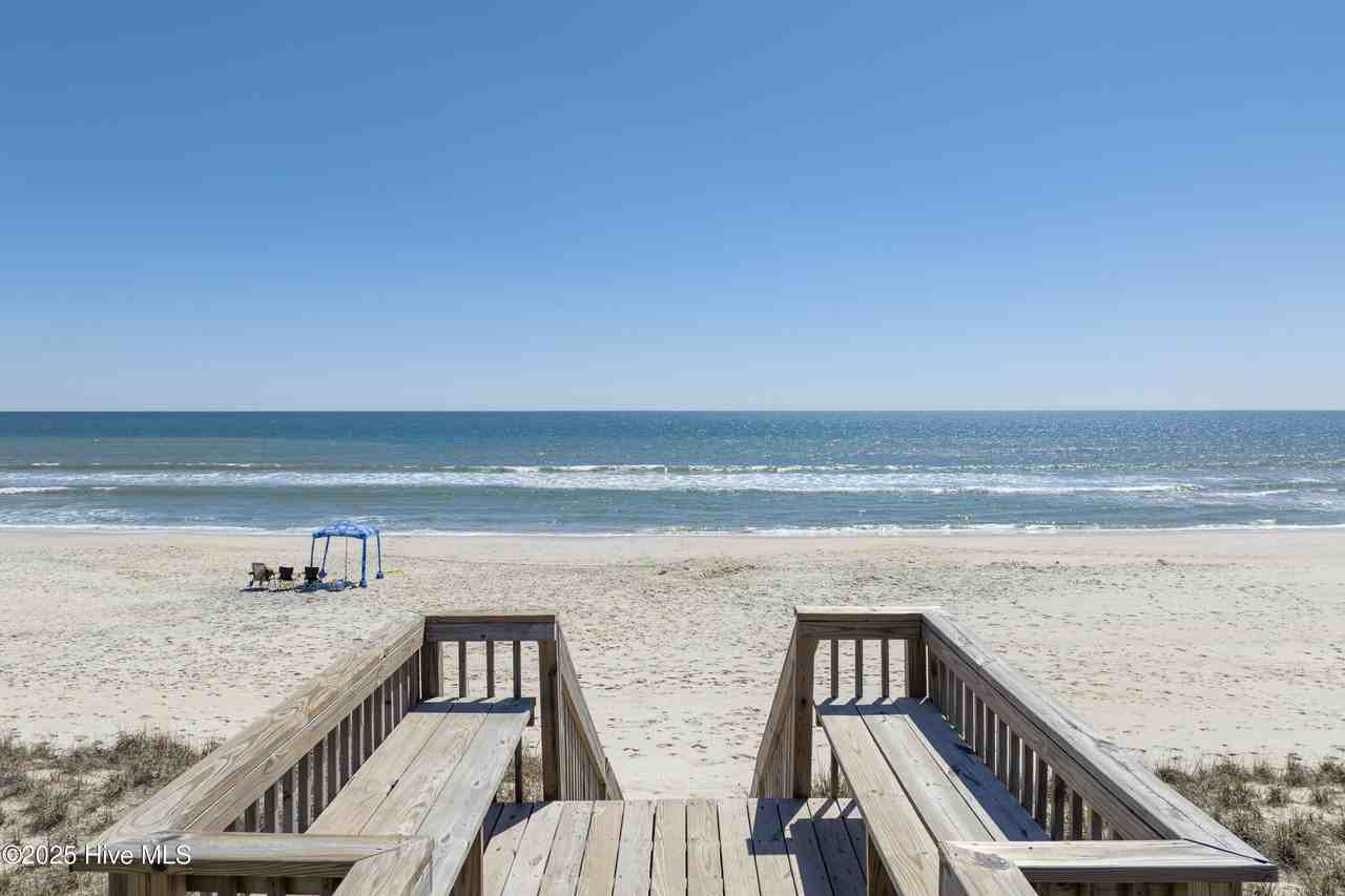 3994 Island Dr - Photo 6 of 44