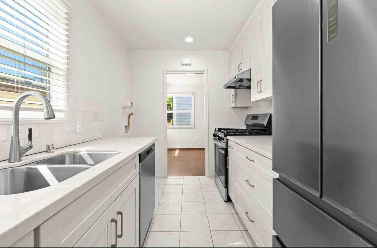 3322 Nile St - Photo 5 of 32