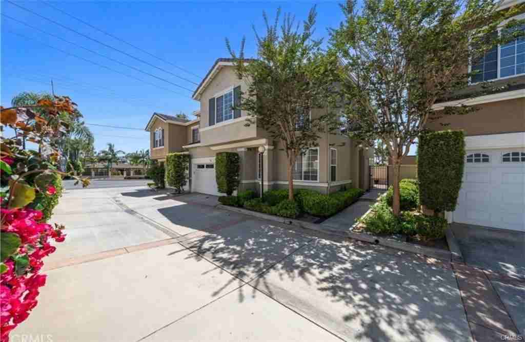 7805 Garfield Avenue - Photo 2 of 16