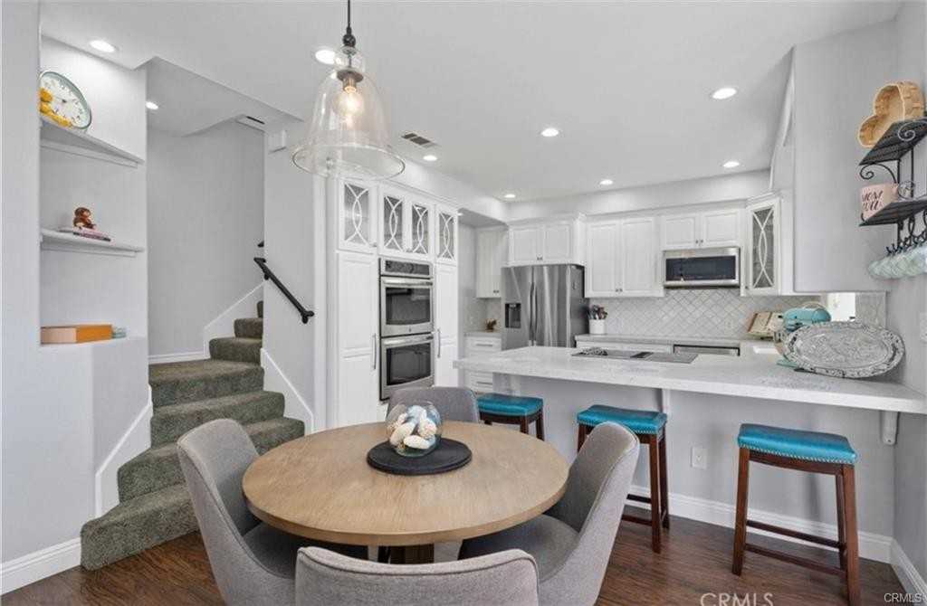 7805 Garfield Avenue - Photo 3 of 16