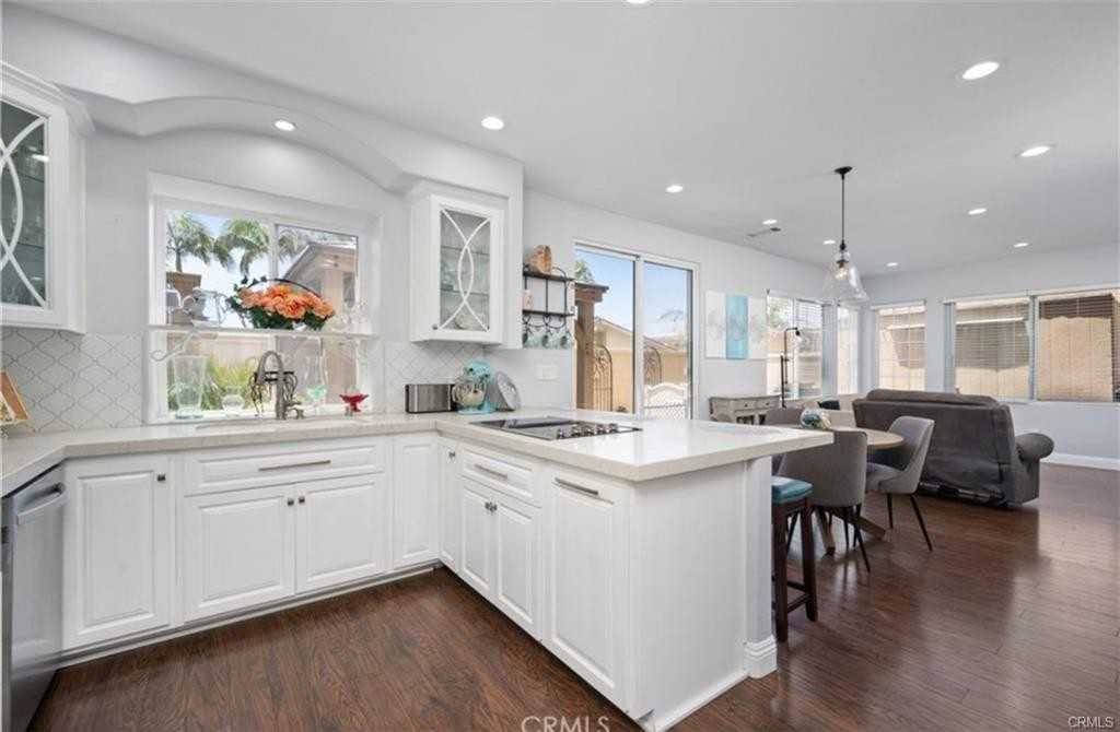 7805 Garfield Avenue - Photo 6 of 16