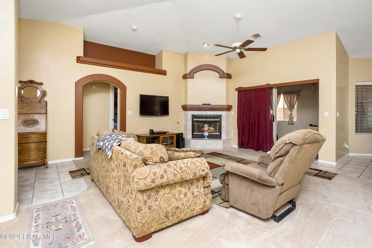 7323 Horizon Way - Photo 3 of 15