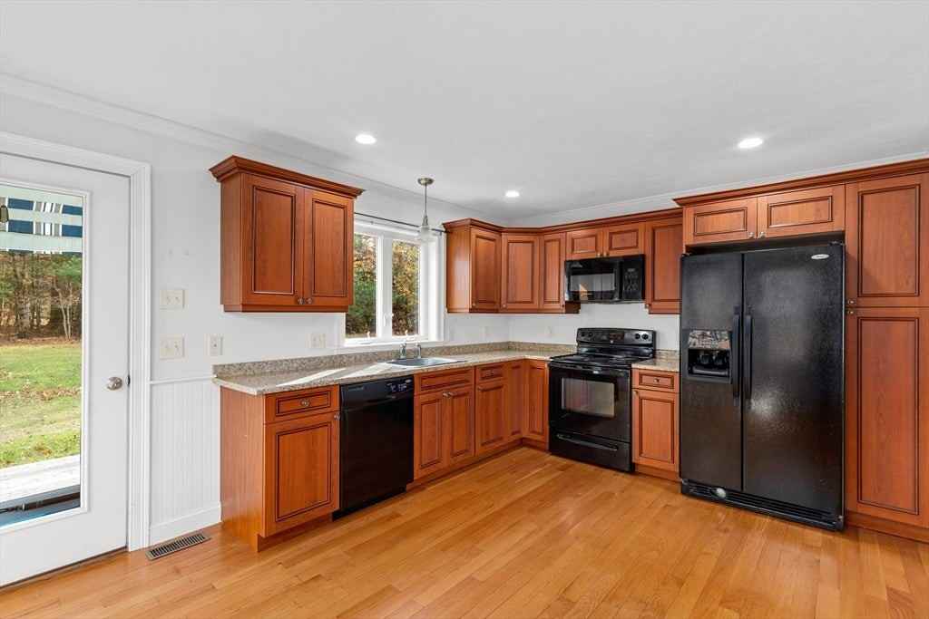 130R Billington St - Photo 7 of 24