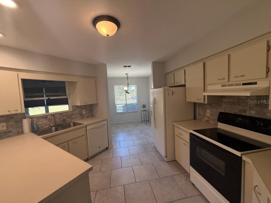 9084 Southwest 192nd Court Road - Photo 4 of 14