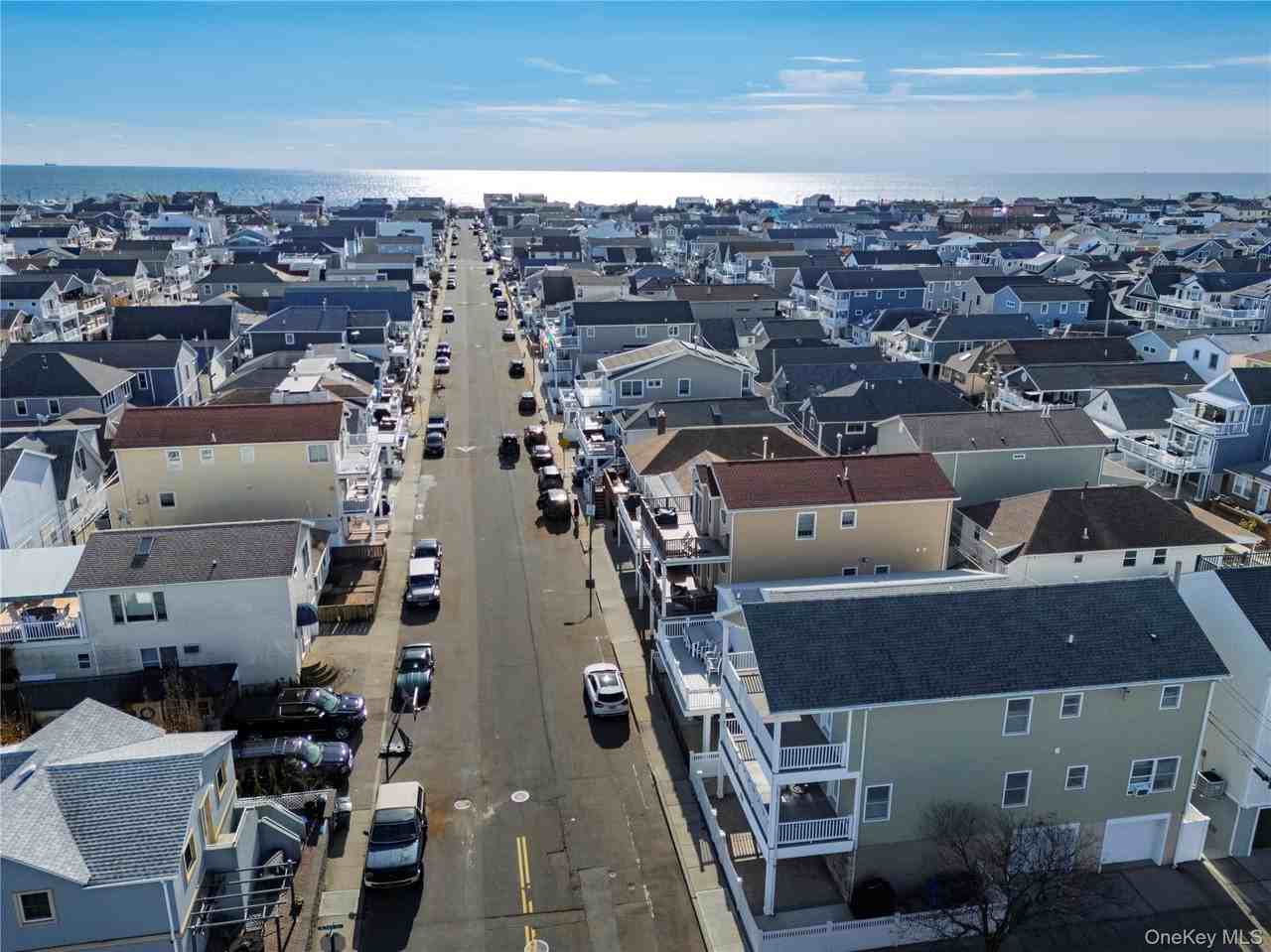 105 Arizona Avenue - Photo 7 of 48