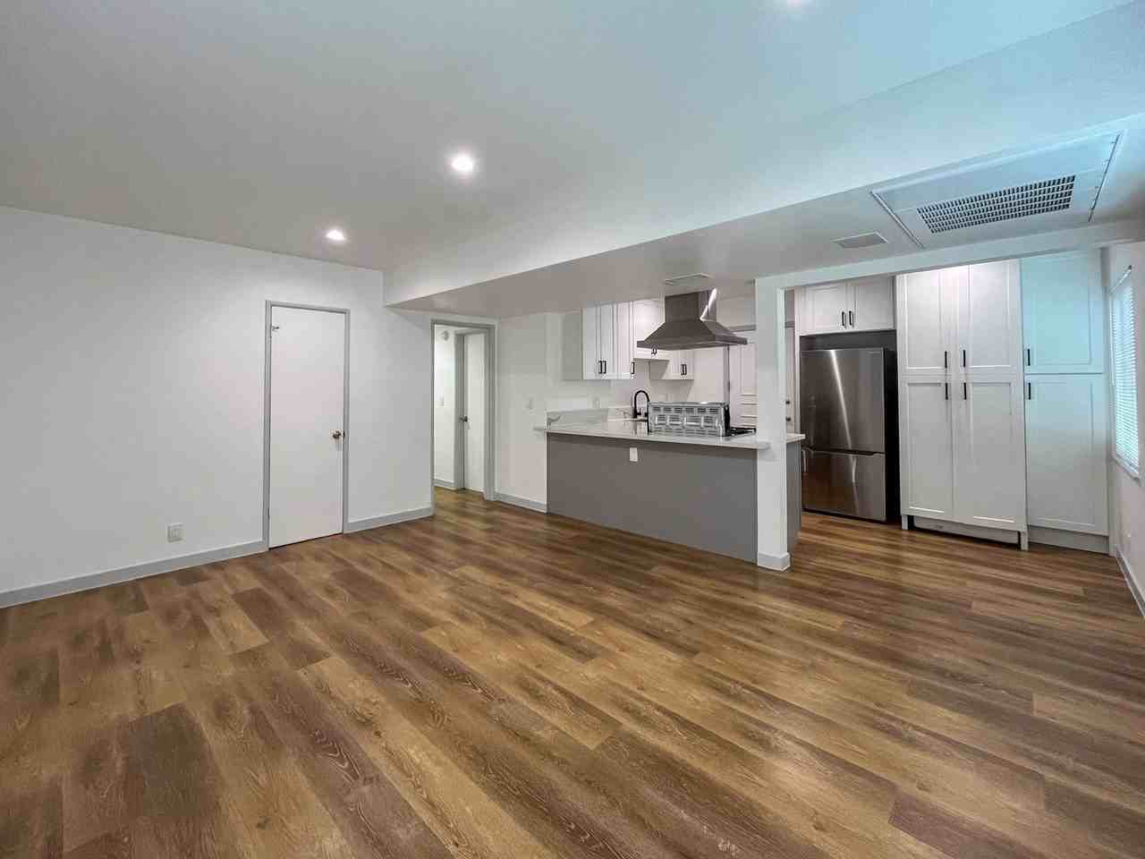 10223 S Dixon Ave - Photo 2 of 6