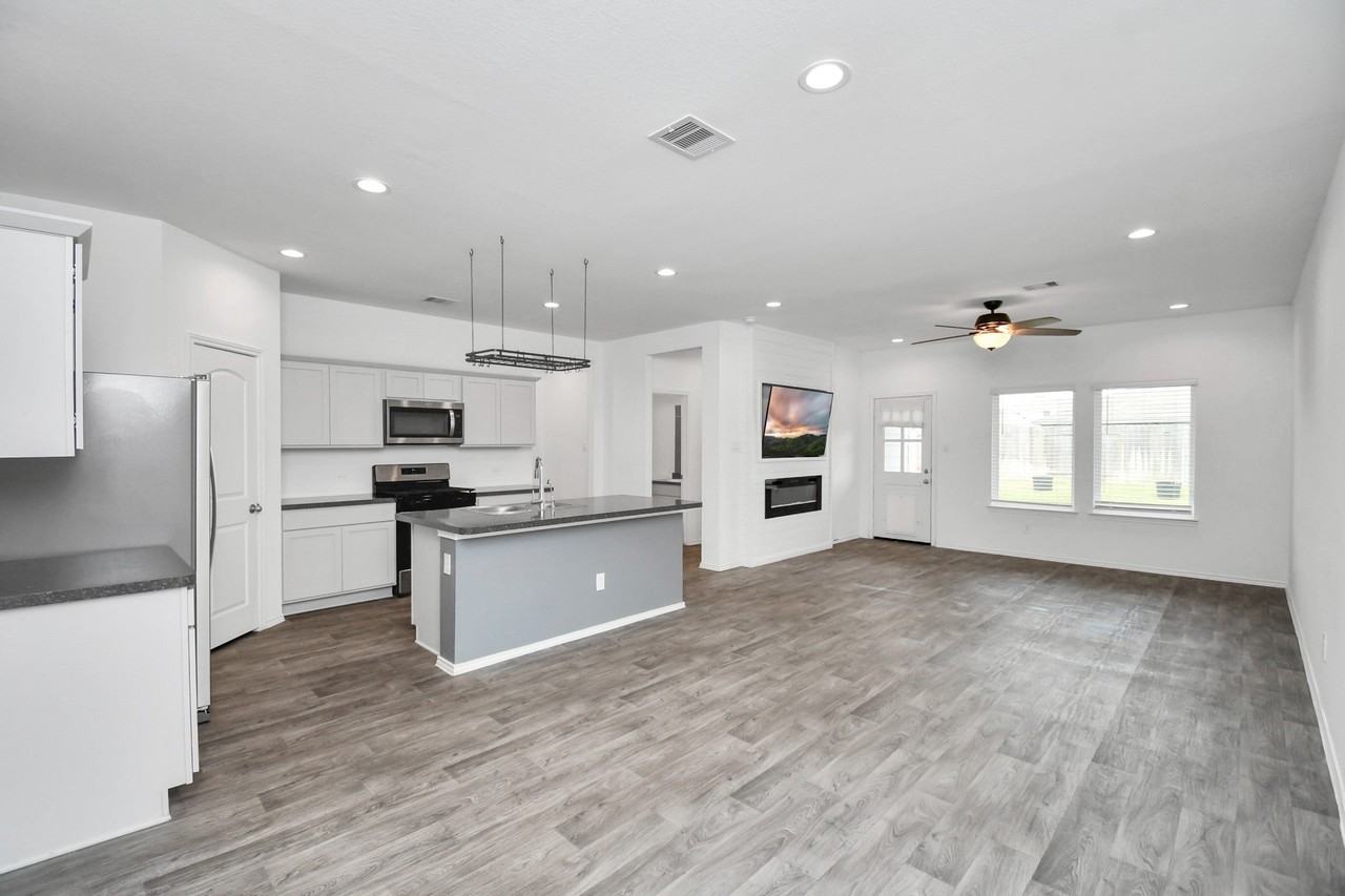 5443 Pinetree Crescent Ln - Photo 7 of 44