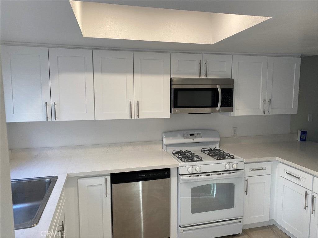 622 North Howard Street - Photo 3 of 16