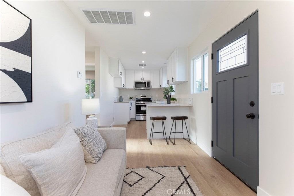 8879 Morehart Avenue - Photo 3 of 13