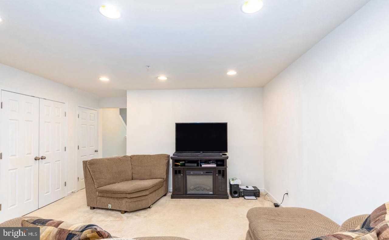 739 English Ivy Way - Photo 2 of 6