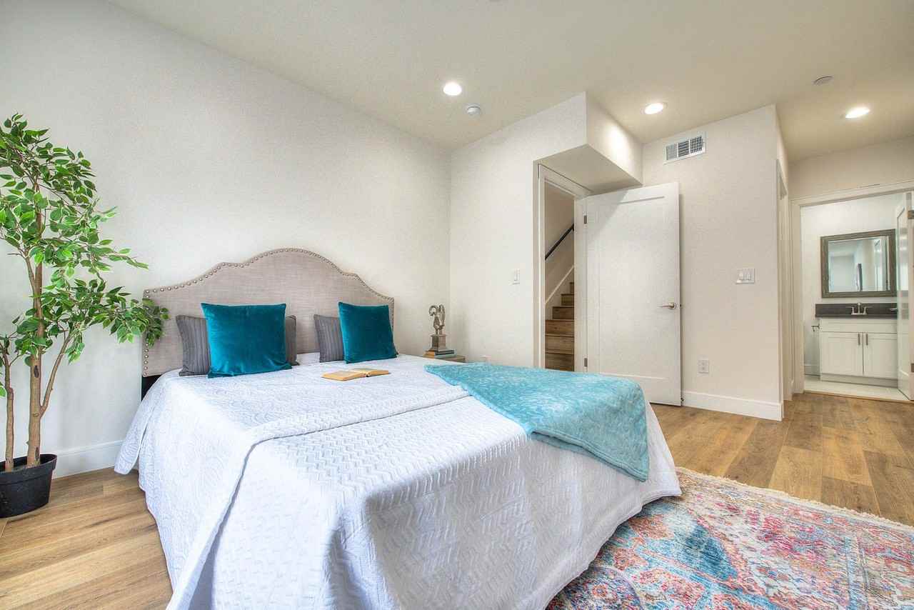 11730 Hamlin Street - Photo 7 of 50