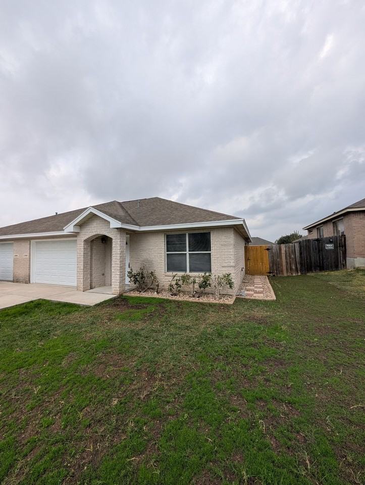 3014 Douglas Fir Dr - Photo 3 of 32