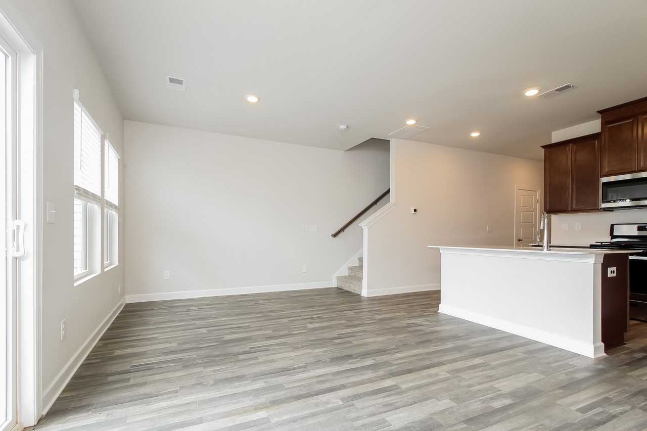 131 Telford Dr - Photo 3 of 16