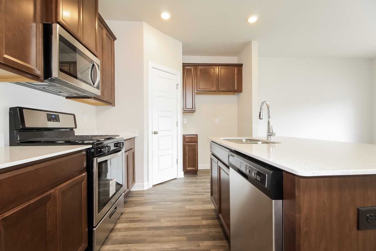 131 Telford Dr - Photo 6 of 16