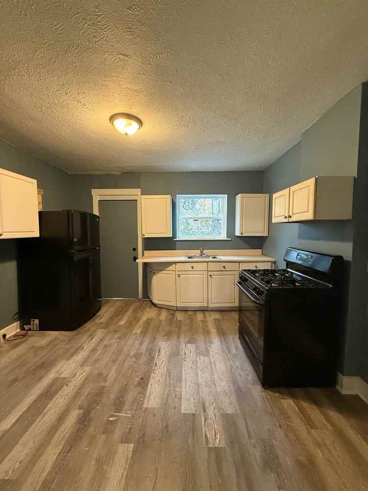 6505 Clifford Street - Photo 6 of 9