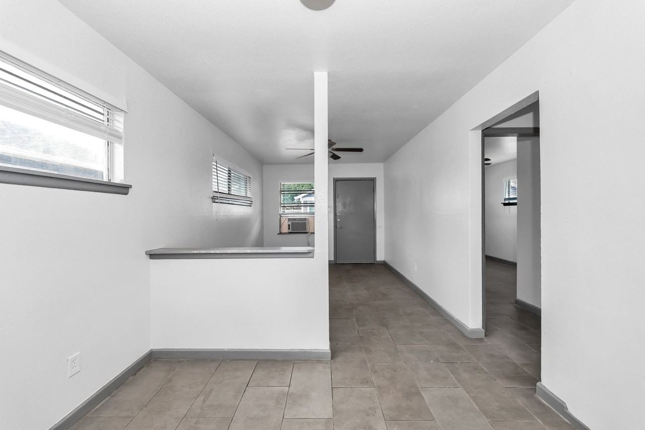 4203 Hirsch Rd #14 - Photo 3 of 14