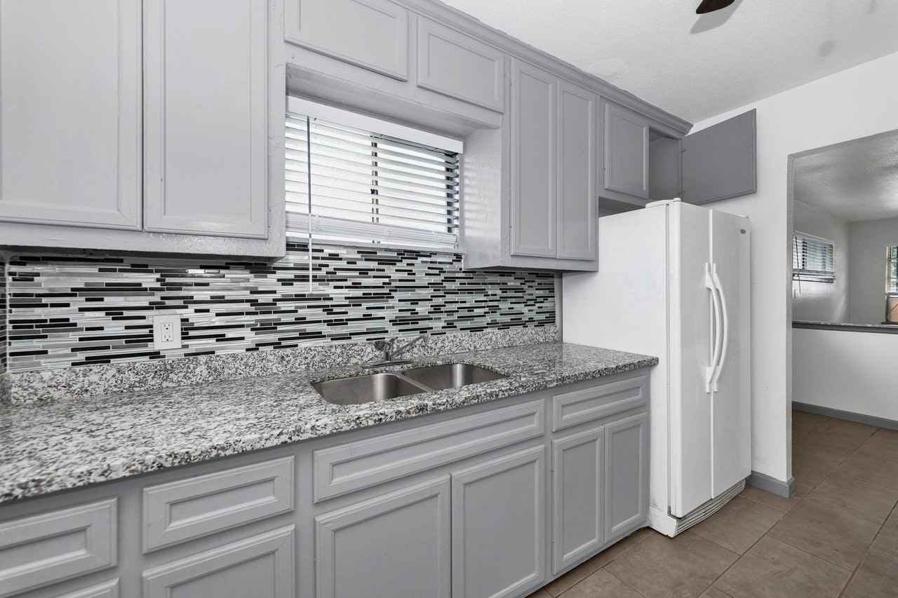 4203 Hirsch Rd #14 - Photo 5 of 14