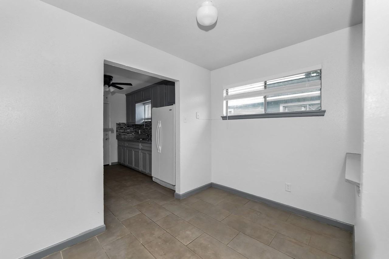 4203 Hirsch Rd #14 - Photo 6 of 14