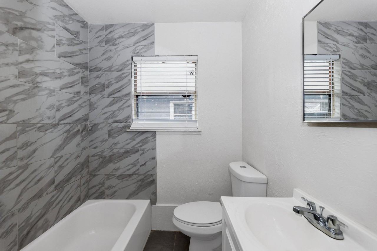 4203 Hirsch Rd #14 - Photo 7 of 14