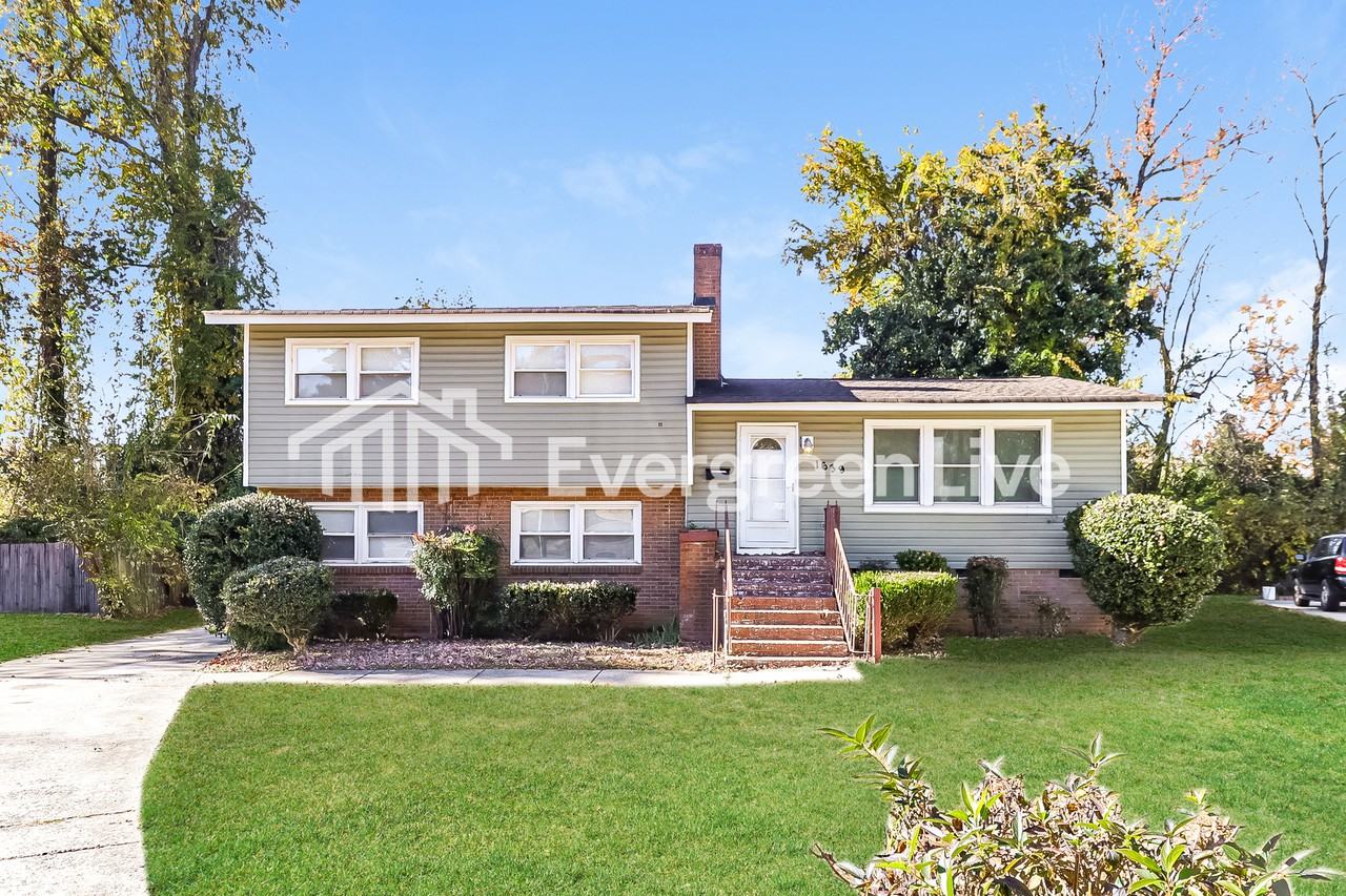 1639 Vancouver Dr - Photo 2 of 16