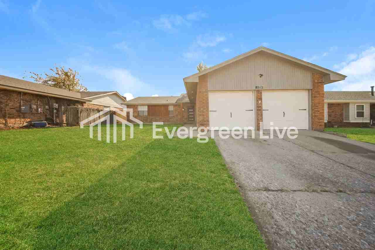 8512 Nw 86th St - Photo 2 of 16