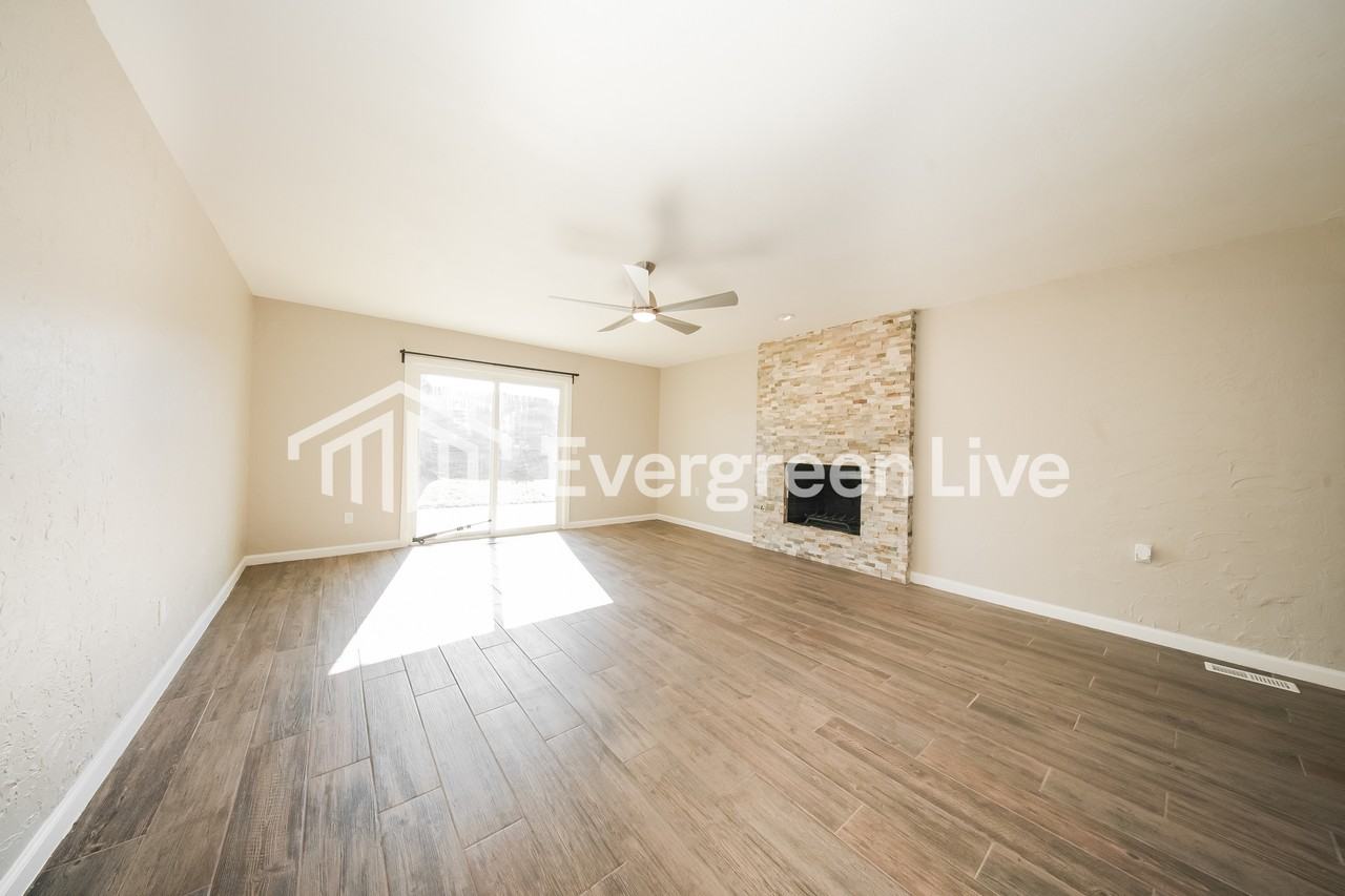 8512 Nw 86th St - Photo 5 of 16