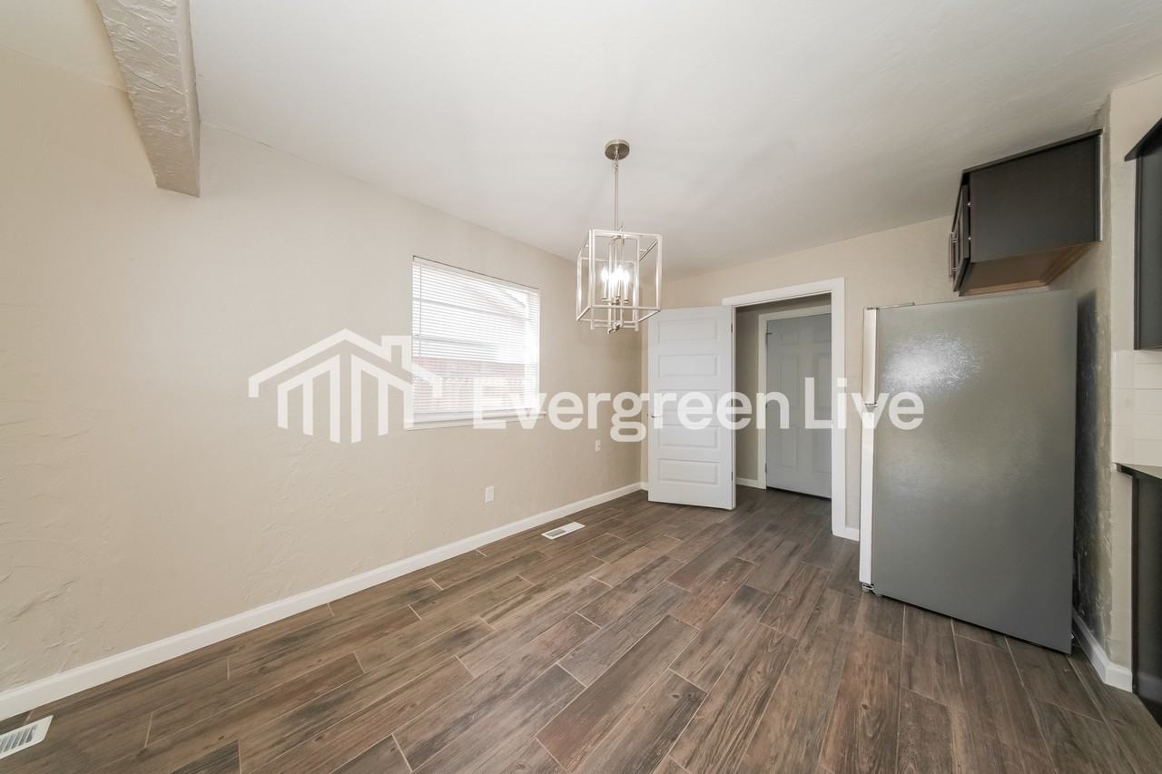 8512 Nw 86th St - Photo 6 of 16