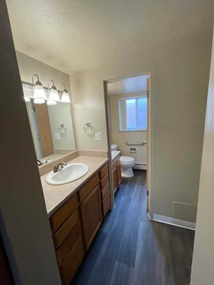 PRESIDENTIAL ARMS  APARTMENTS - Photo 3 of 9