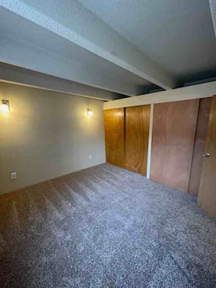 PRESIDENTIAL ARMS  APARTMENTS - Photo 5 of 9