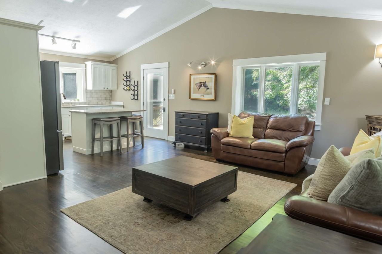 8212 Bennett Rd #1339913P - Photo 3 of 37