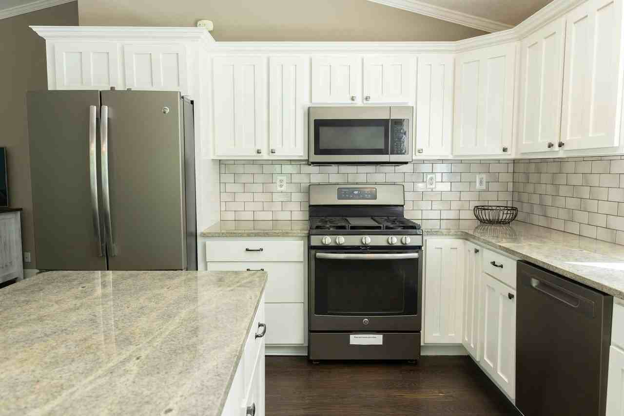 8212 Bennett Rd #1339913P - Photo 5 of 37