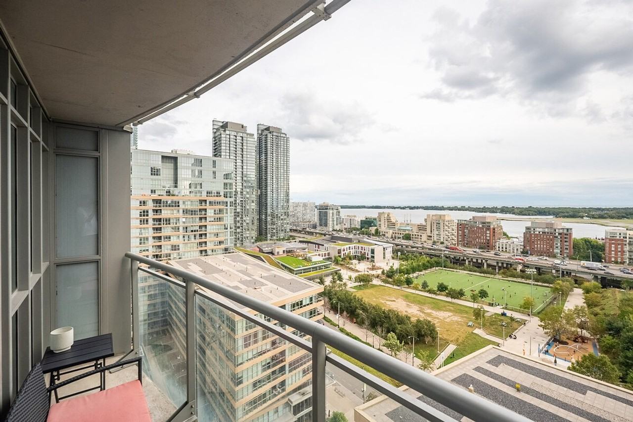 21 Iceboat Terr #1345754P - Photo 2 of 13